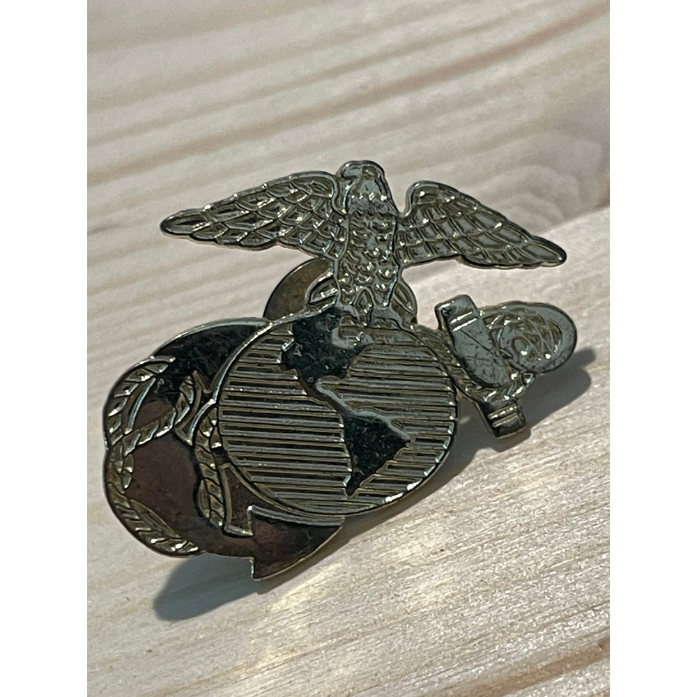 00425 - US Marine Corps Emblem Pin Globe Anchor Eagle Metal Lapel Lightweight - Picture 2 of 5